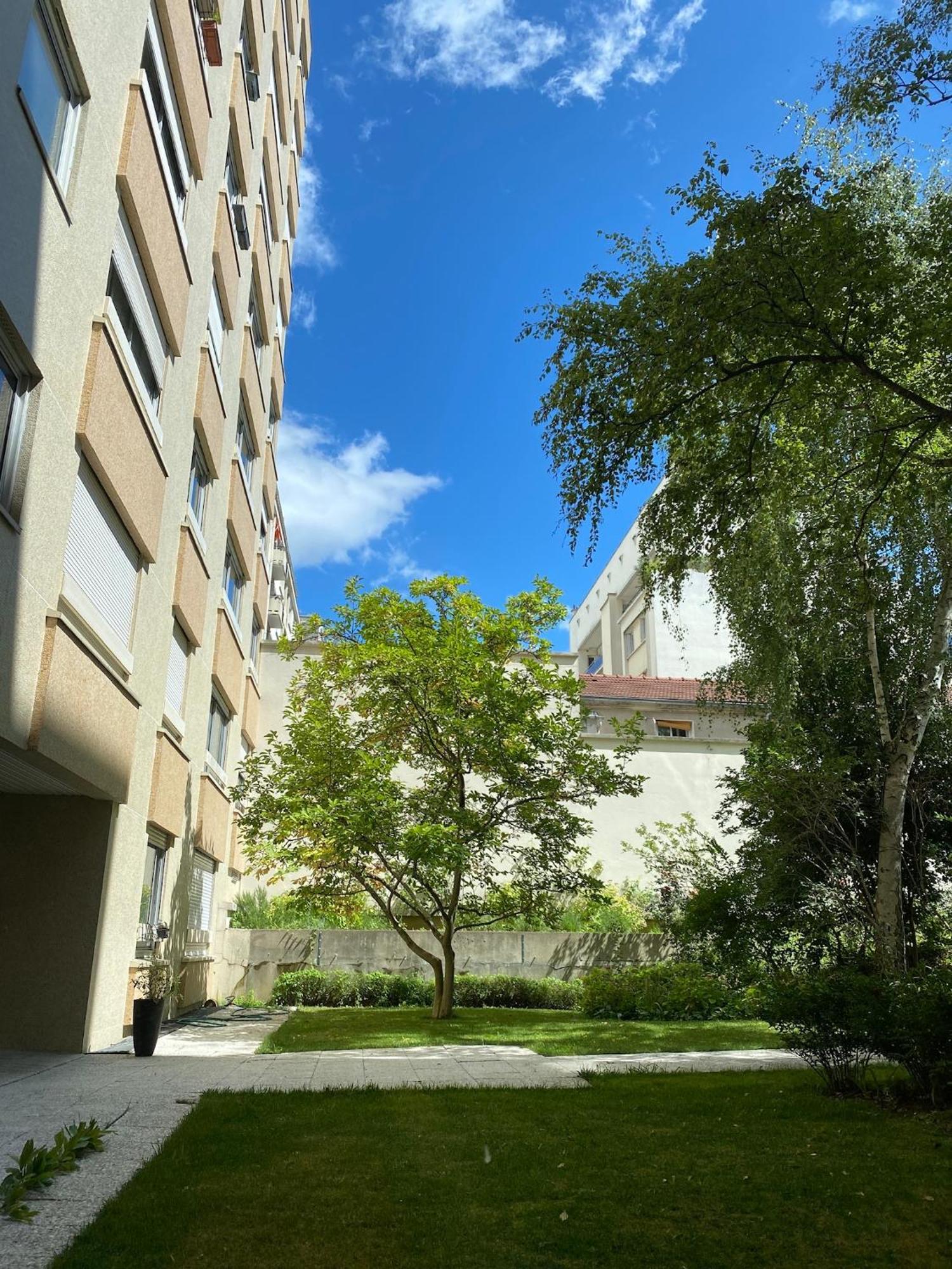 Appartement Studio Calme Et Lumineux, Parking Disponible, 100m De Nation Parijs